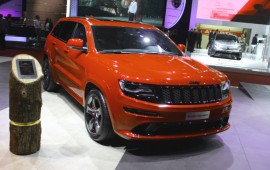 2015 Jeep Grand Cherokee SRT Red Vapor edition is introduced in Paris