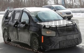 2017 Chrysler Town & Country Spied Again