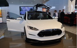 Tesla presented an electric crossover Model X in Detroit. 