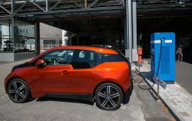 BMW drivers collect 1,000 to delay charging i3 in Calif pilot