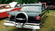 Ford Fairlane 2-dr HT