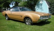 Oldsmobile Cutlass Holiday coupe