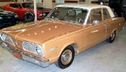 Plymouth Valiant V-100 2dr